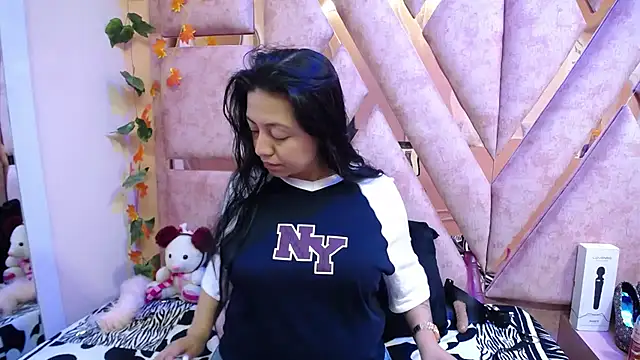 Snapshot of slut_anal_ chatting on February 3, 8:14 pm slut anal online show from February 3, 8:14 pm