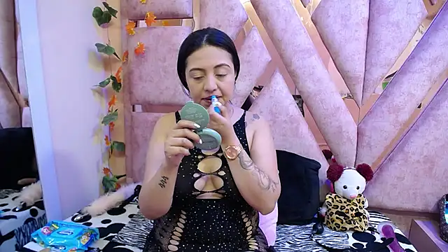 Snapshot of slut_anal_ chatting on February 5, 8:46 pm slut anal online show from February 5, 8:46 pm