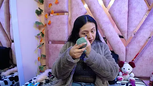 Snapshot of slut_anal_ chatting on February 6, 8:01 pm slut anal online show from February 6, 8:01 pm