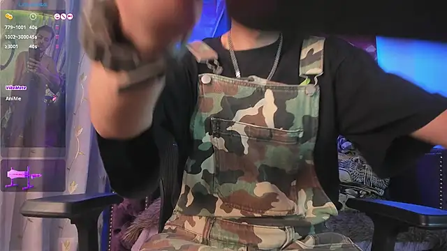 Snapshot of _hairybeard_ chatting on February 4, 8:47 pm hairybeard online show from February 4, 8:47 pm