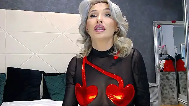 Snapshot of IssaSmith chatting on January 11, 4:01 pm IssaSmith online show from January 11, 4:01 pm