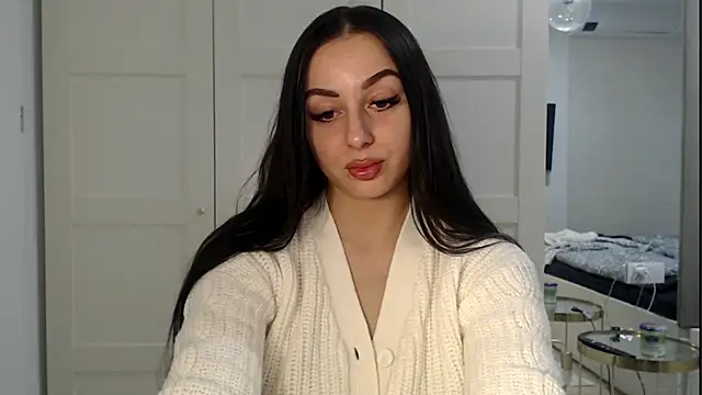 courtneyPerfect online show from February 13, 2:46 pm