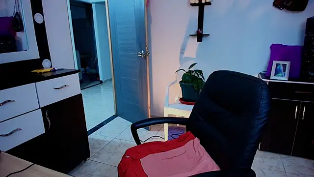 TinnaDawsom online show from January 15, 2:06 am