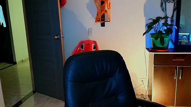 TinnaDawsom online show from October 27, 12:58 am