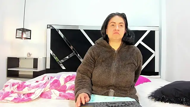 Ambber moon online show from February 14, 10:49 am