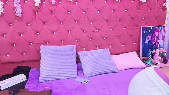 Snapshot of SamaraPrice69 chatting on October 8, 12:14 pm SamaraPrice69 online show from October 8, 12:14 pm