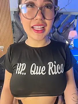 LylaLee111 online show from November 23, 2:17 pm