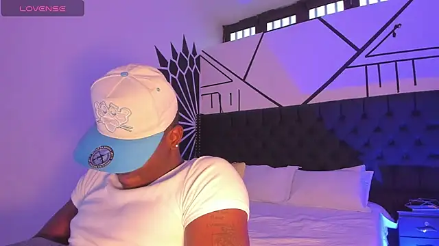 EthanTravis  online show from January 27, 11:32 am