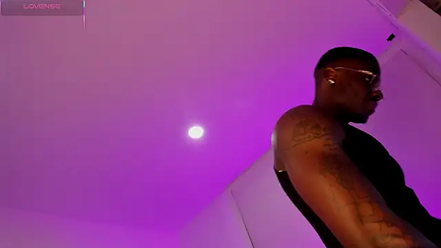 EthanTravis  online show from March 6, 12:32 am