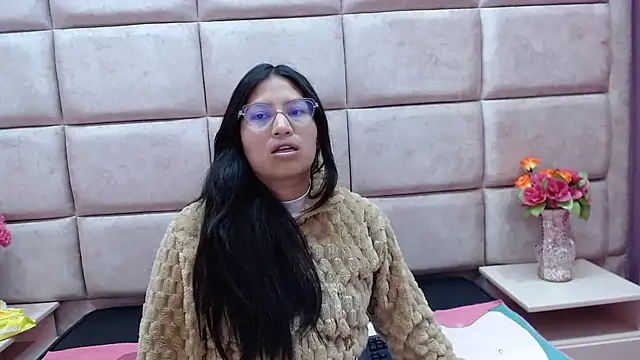 Miaa Smiith  online show from January 20, 2:22 am