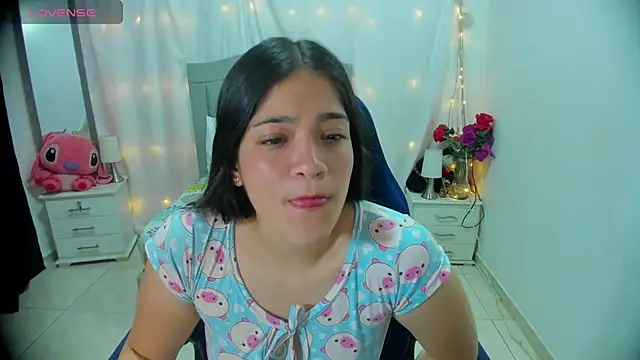 Snapshot of Alison_girl20 chatting on December 18, 7:52 pm Alison girl20 online show from December 18, 7:52 pm