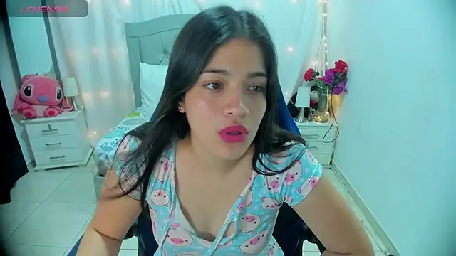 Snapshot of Alison_girl20 chatting on December 18, 10:57 pm Alison girl20 online show from December 18, 10:57 pm