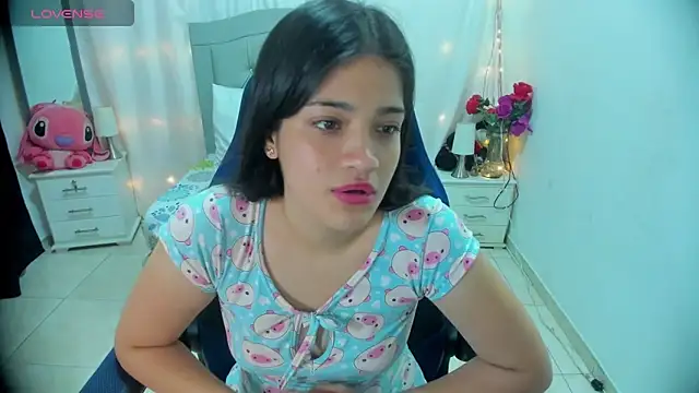 Snapshot of Alison_girl20 chatting on December 19, 2:01 am Alison girl20 online show from December 19, 2:01 am