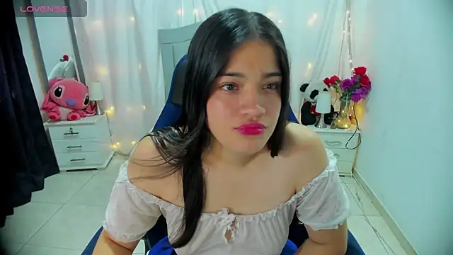 Snapshot of Alison_girl20 chatting on December 27, 7:57 pm Alison girl20 online show from December 27, 7:57 pm