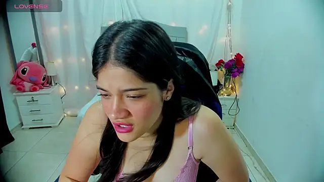 Snapshot of Alison_girl20 chatting on January 3, 9:47 pm Alison girl20 online show from January 3, 9:47 pm