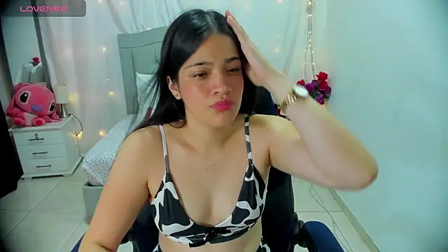 Snapshot of Alison_girl20 chatting on January 7, 10:52 pm Alison girl20 online show from January 7, 10:52 pm