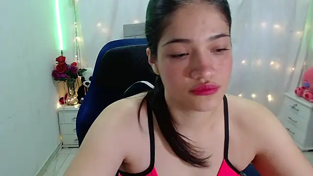 Snapshot of Alison_girl20 chatting on February 21, 7:43 pm Alison girl20 online show from February 21, 7:43 pm