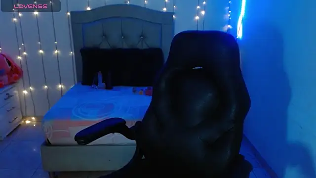 Snapshot of Alison_girl20 chatting on September 25, 8:34 pm Alison girl20 online show from September 25, 8:34 pm
