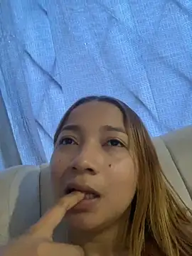 Snapshot of queen_angelique chatting on December 6, 10:08 pm queen angelique online show from December 6, 10:08 pm