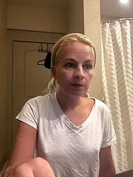 girlfriendmissy online show from November 17, 12:49 am