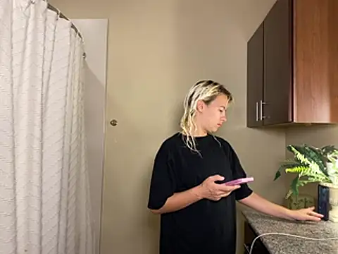 girlfriendmissy online show from February 18, 1:01 am