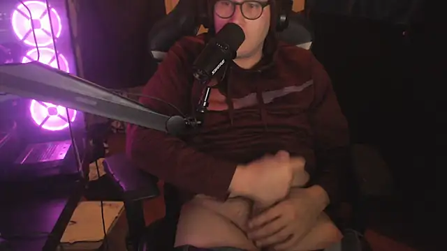 Snapshot of chicostick413 chatting on November 14, 3:38 am chicostick413 online show from November 14, 3:38 am