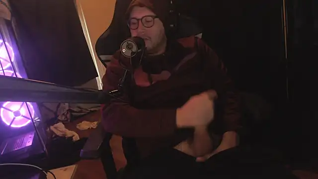 Snapshot of chicostick413 chatting on November 30, 3:49 pm chicostick413 online show from November 30, 3:49 pm