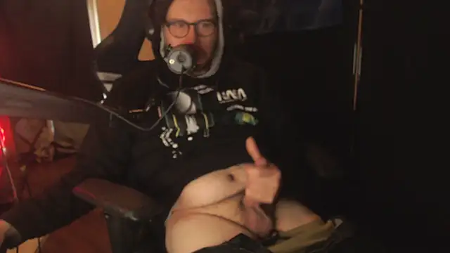 Snapshot of chicostick413 chatting on December 4, 5:43 pm chicostick413 online show from December 4, 5:43 pm