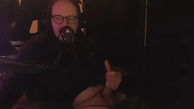 chicostick413 online show from December 18, 1:50 pm