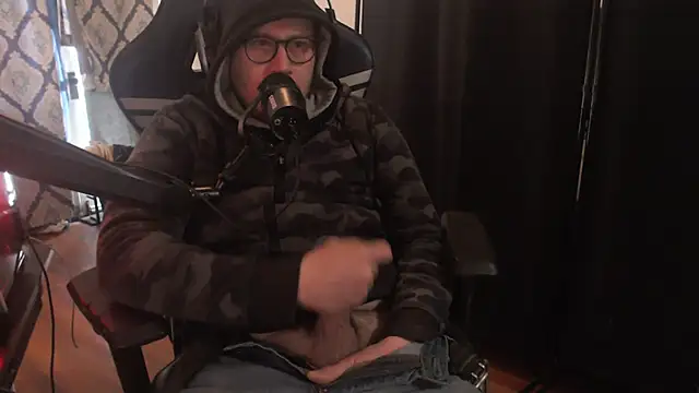 chicostick413 online show from April 8, 1:00 pm