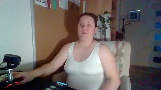 Snapshot of ReifeVenna chatting on December 16, 3:32 pm ReifeVenna online show from December 16, 3:32 pm