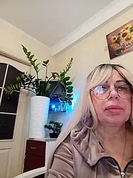 SusieNoreen online show from October 2, 1:01 am