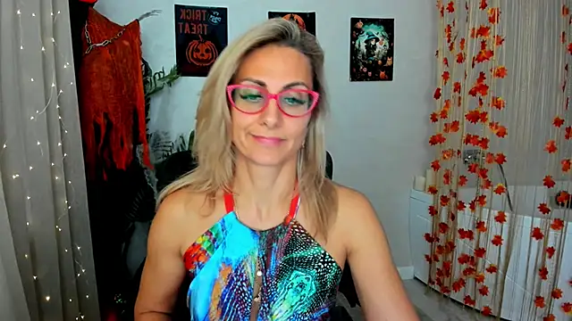 Snapshot of MuseOfStage chatting on October 15, 11:54 am MuseOfStage online show from October 15, 11:54 am