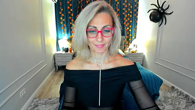 Snapshot of MuseOfStage chatting on October 17, 12:19 pm MuseOfStage online show from October 17, 12:19 pm