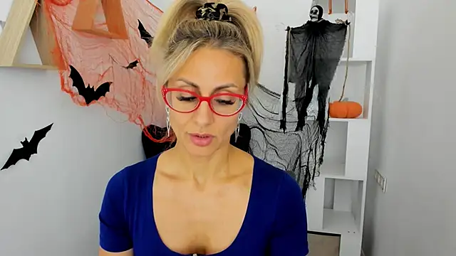 Snapshot of MuseOfStage chatting on October 20, 10:05 am MuseOfStage online show from October 20, 10:05 am