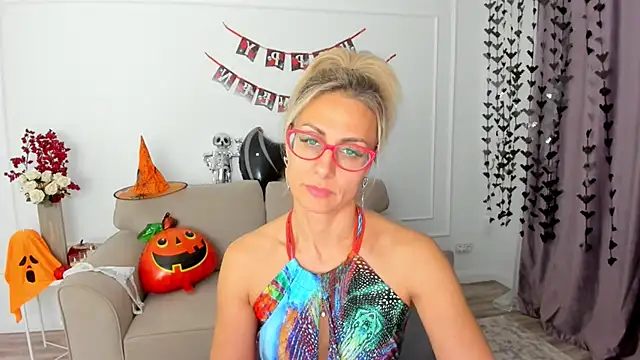 Snapshot of MuseOfStage chatting on October 28, 11:47 am MuseOfStage online show from October 28, 11:47 am