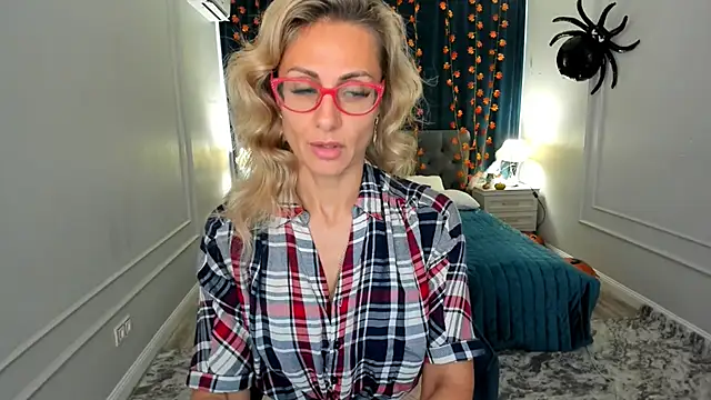 Snapshot of MuseOfStage chatting on November 7, 11:32 am MuseOfStage online show from November 7, 11:32 am