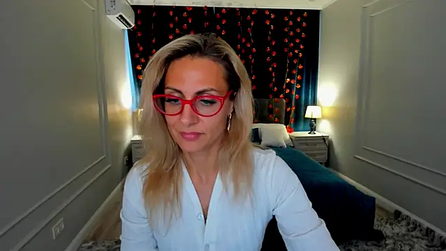 Snapshot of MuseOfStage chatting on November 18, 12:31 pm MuseOfStage online show from November 18, 12:31 pm