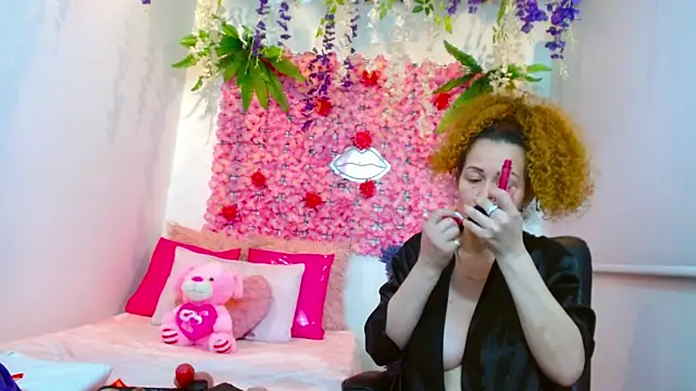 Snapshot of BLONDE_SEXYHOT chatting on October 11, 8:57 am BLONDE SEXYHOT online show from October 11, 8:57 am