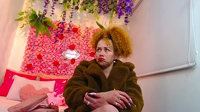 Snapshot of BLONDE_SEXYHOT chatting on October 17, 3:10 am BLONDE SEXYHOT online show from October 17, 3:10 am