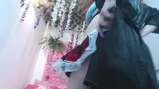 Snapshot of BLONDE_SEXYHOT chatting on November 4, 9:47 pm BLONDE SEXYHOT online show from November 4, 9:47 pm