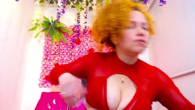 Snapshot of BLONDE_SEXYHOT chatting on November 15, 1:03 am BLONDE SEXYHOT online show from November 15, 1:03 am