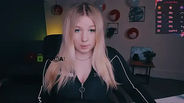 juli kisss online show from February 24, 9:32 am