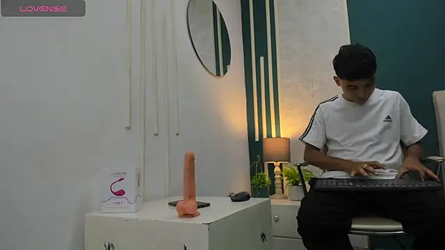 Austin Cardieff online show from December 27, 7:35 pm