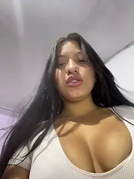 Snapshot of Estefanii- chatting on January 4, 11:22 am Estefanii- online show from January 4, 11:22 am