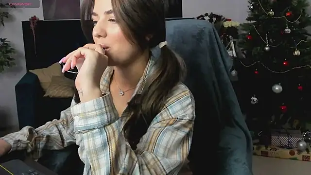 Snapshot of CharleneWoods chatting on December 28, 4:30 pm CharleneWoods online show from December 28, 4:30 pm