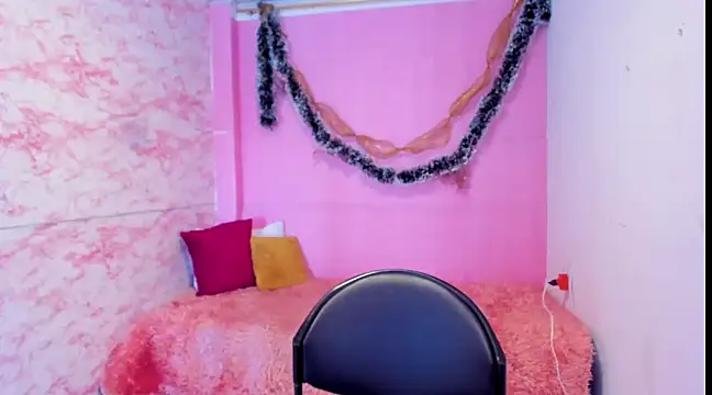 Snapshot of Brunette_sasha chatting on December 26, 12:59 pm Brunette sasha online show from December 26, 12:59 pm