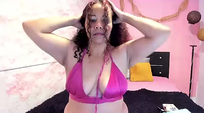 Snapshot of Brunette_sasha chatting on February 21, 1:11 pm Brunette sasha online show from February 21, 1:11 pm