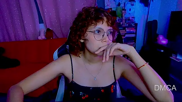 Snapshot of Drea_Foox chatting on June 16, 4:15 am Drea Foox online show from June 16, 4:15 am