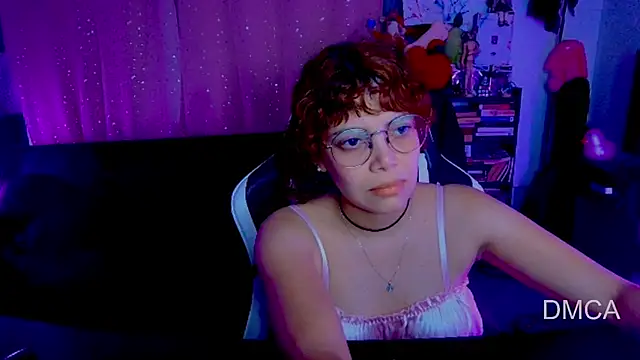 Snapshot of Drea_Foox chatting on June 29, 3:24 am Drea Foox online show from June 29, 3:24 am